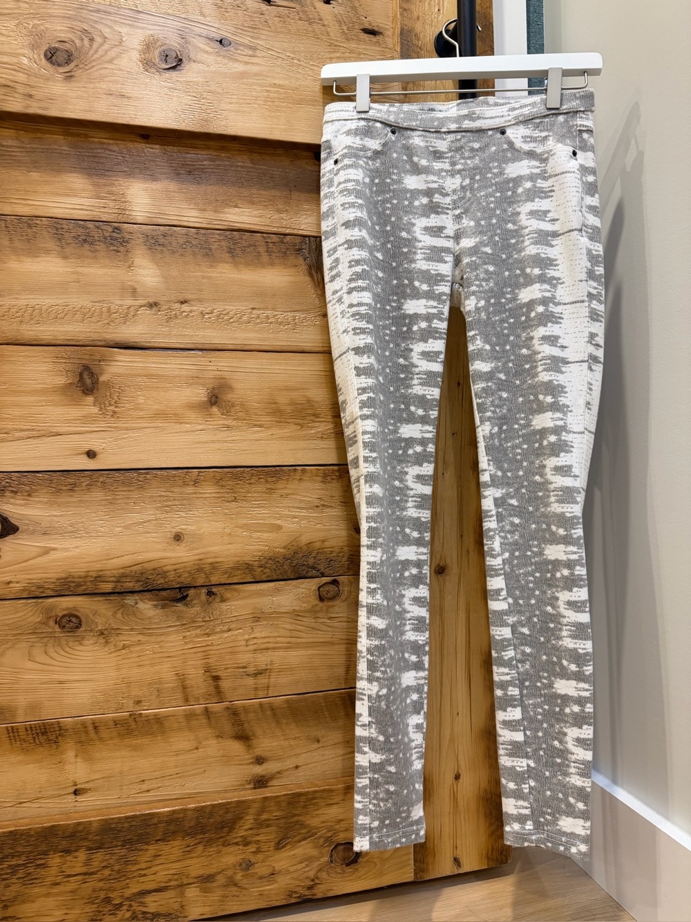 Simply Vera Wang - Gray & White Patterned Stretch Pull on Pants - Women